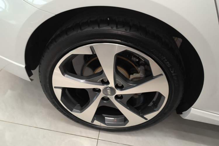 Used Audi A3 2019 Sportback 35 TFSI Sporty Version China VI Right Rear Wheel Hub