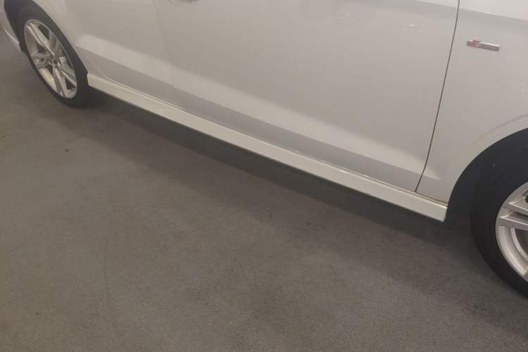 Used Audi A3 2019 Limousine 35 TFSI Fashion Edition China VI Emission Standard Right Side Sill
