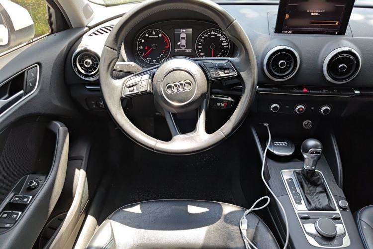 Used Audi A3 2019 Limousine 35 TFSI Fashion Edition China VI Emission Standard Steering Wheel