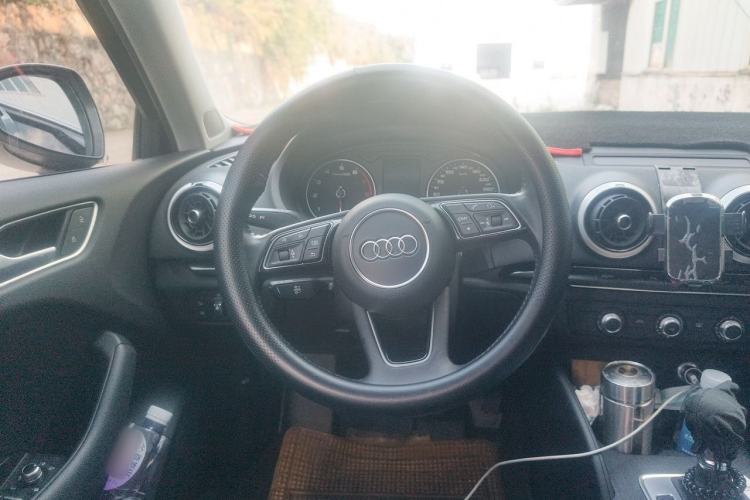 Used Audi A3 2019 Sportback 35 TFSI Fashion Edition China VI Emission Standard Steering Wheel