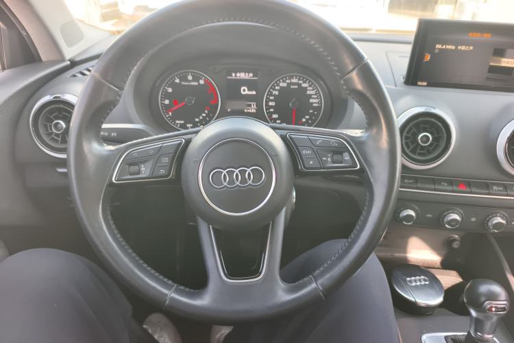 Used Audi A3 2019 Limousine 35 TFSI Fashion Edition China VI Emission Standard Steering Wheel