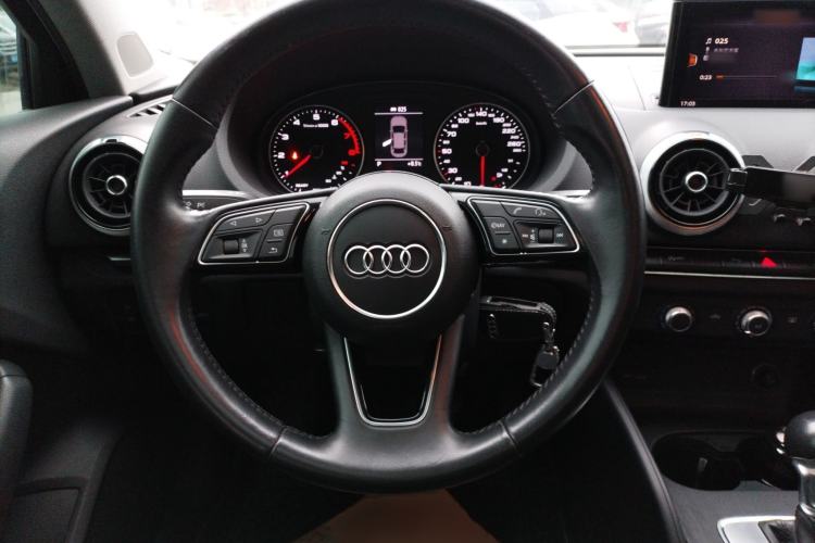 Used Audi A3 2019 Limousine 35 TFSI Fashion Edition China VI Emission Standard Steering Wheel