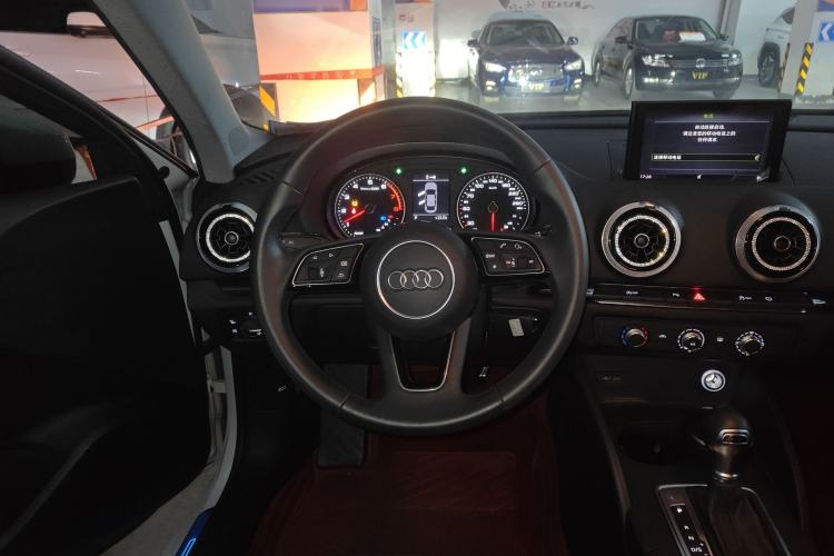 Used Audi A3 2019 Limousine 35 TFSI Fashion Edition China VI Emission Standard Steering Wheel