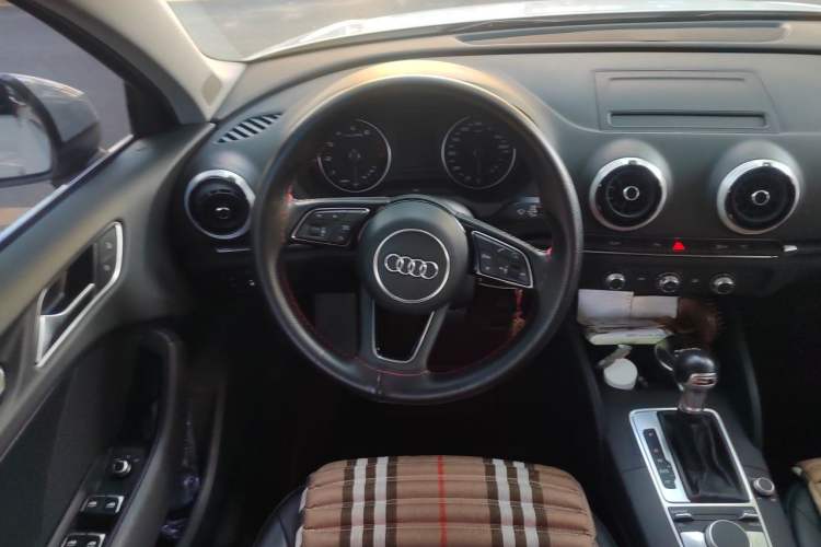 Used Audi A3 2019 Limousine 35 TFSI Fashion Edition China VI Emission Standard Steering Wheel