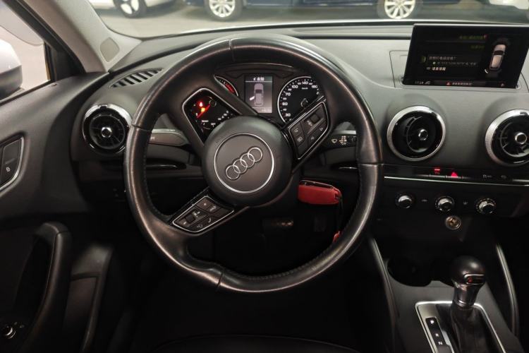 Used Audi A3 2019 Sportback 35 TFSI Fashion Edition China VI Emission Standard Steering Wheel