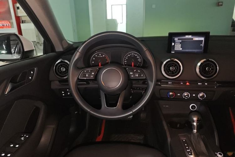 Used Audi A3 2019 Sportback 35 TFSI Fashion Edition China VI Emission Standard Steering Wheel