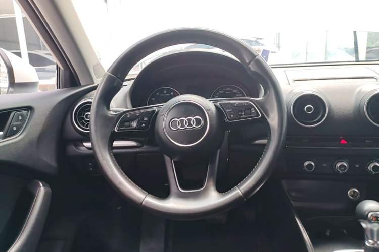 Used Audi A3 2019 Sportback 35 TFSI Ambition China VI Steering Wheel