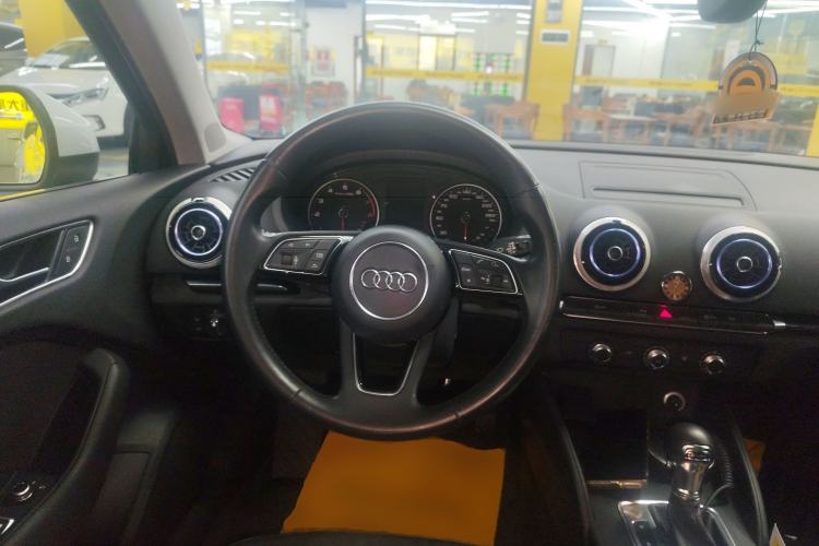 Used Audi A3 2019 Limousine 35 TFSI Fashion Edition China VI Emission Standard Steering Wheel