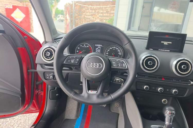Used Audi A3 2019 Limousine 35 TFSI Fashion Edition China VI Emission Standard Steering Wheel