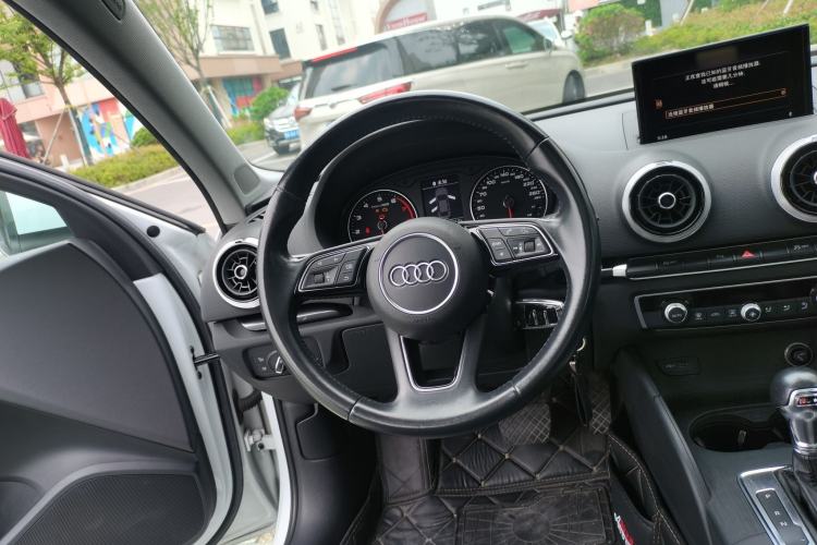 Used Audi A3 2019 Limousine 35 TFSI Fashion Edition China VI Emission Standard Steering Wheel