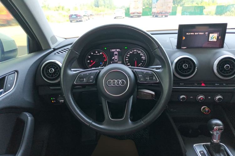 Used Audi A3 2019 Limousine 35 TFSI Fashion Edition China VI Emission Standard Steering Wheel