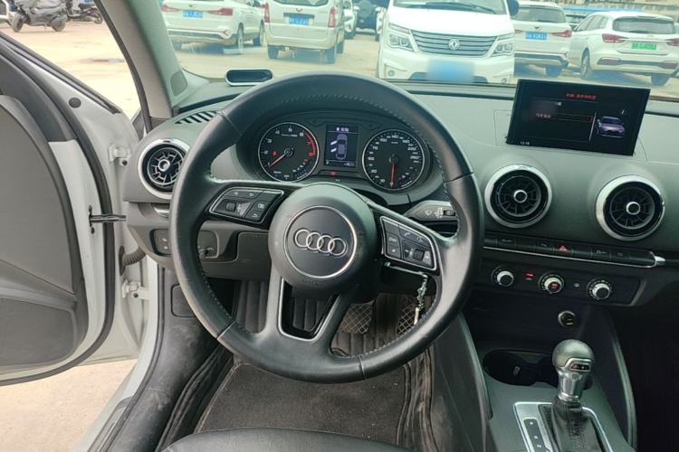 Used Audi A3 2019 Limousine 35 TFSI Fashion Edition China VI Emission Standard Steering Wheel
