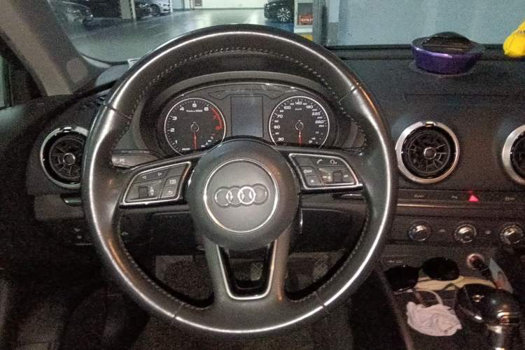 Used Audi A3 2019 Sportback 35 TFSI Ambition China V Steering Wheel