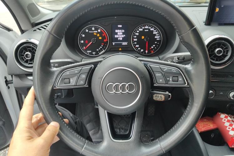 Used Audi A3 2019 Limousine 35 TFSI Fashion Edition China VI Emission Standard Steering Wheel