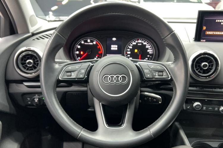 Used Audi A3 2019 Limousine 35 TFSI Fashion Edition China VI Emission Standard Steering Wheel