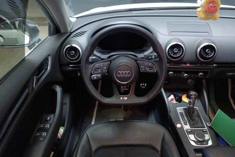 Used Audi A3 2019 Sportback 35 TFSI Fashion Edition China VI Emission Standard Steering Wheel