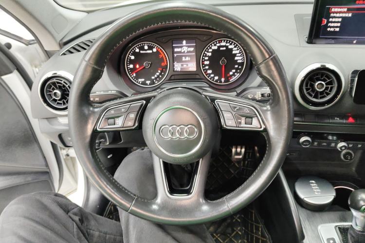 Used Audi A3 2019 Sportback 35 TFSI Style Edition China VI Emission Standard Steering Wheel