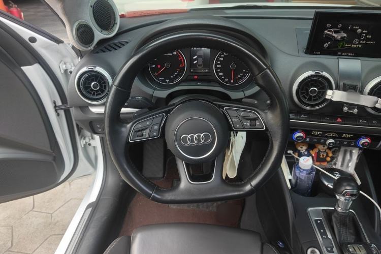 Used Audi A3 2019 Limousine 35 TFSI Style Edition China VI Emission Standard Steering Wheel