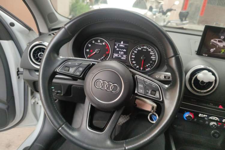 Used Audi A3 2019 Limousine 35 TFSI Fashion Edition China VI Emission Standard Steering Wheel