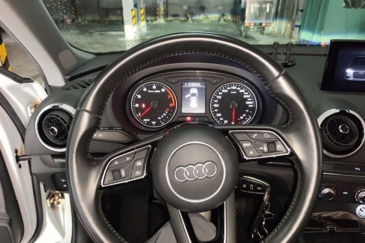 Used Audi A3 2019 Sportback 35 TFSI Fashion Edition China VI Emission Standard Steering Wheel