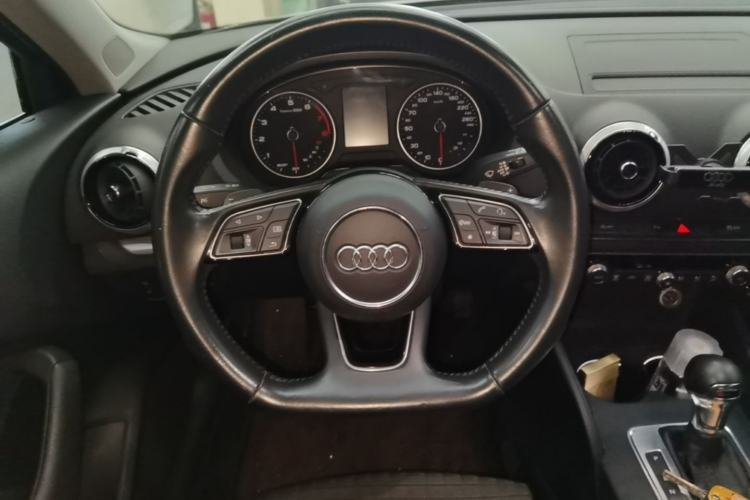 Used Audi A3 2019 Sportback 35 TFSI Sporty Version China VI Steering Wheel