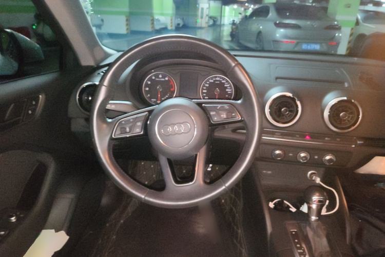 Used Audi A3 2019 Sportback 35 TFSI Fashion Edition China VI Emission Standard Steering Wheel