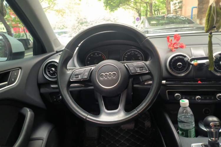 Used Audi A3 2019 Limousine 35 TFSI Style Edition China VI Emission Standard Steering Wheel