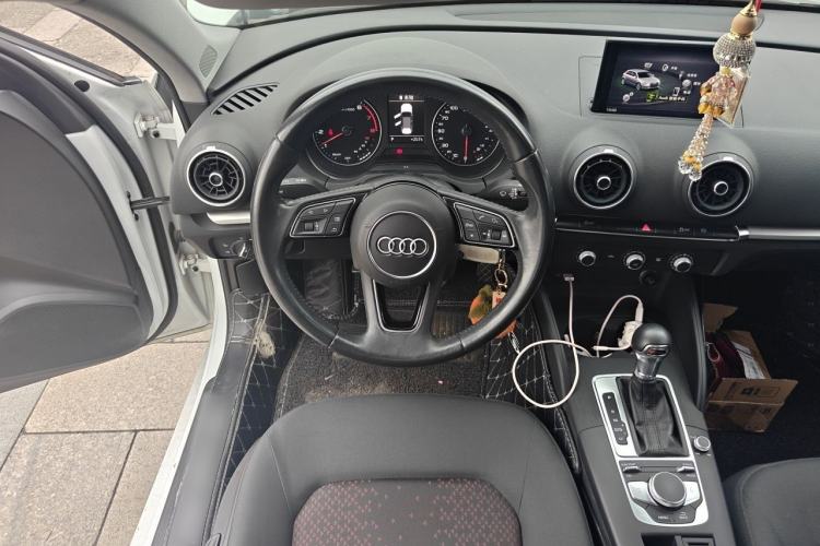 Used Audi A3 2019 Sportback 35 TFSI Ambition China VI Steering Wheel