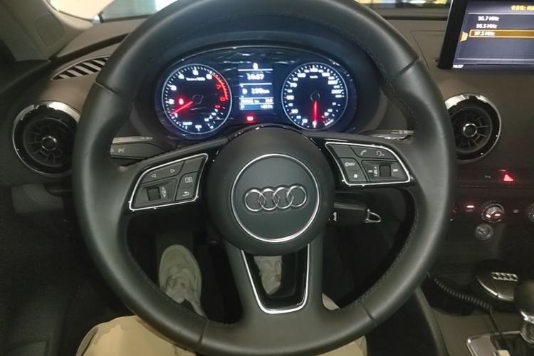 Used Audi A3 2019 Sportback 35 TFSI Fashion Edition China VI Emission Standard Steering Wheel