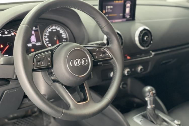 Used Audi A3 2019 Sportback 35 TFSI Fashion Edition China VI Emission Standard Steering Wheel