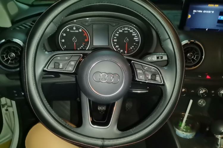 Used Audi A3 2019 Sportback 35 TFSI Fashion Edition China VI Emission Standard Steering Wheel
