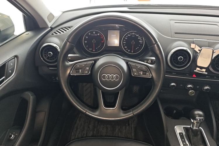 Used Audi A3 2019 Limousine 35 TFSI Fashion Edition China VI Emission Standard Steering Wheel