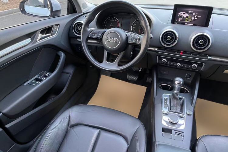 Used Audi A3 2019 Limousine 35 TFSI Style Edition China VI Emission Standard Steering Wheel