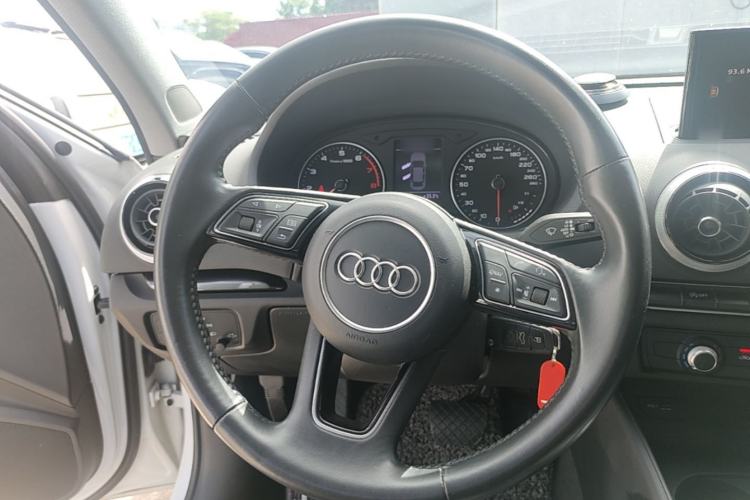 Used Audi A3 2019 Limousine 35 TFSI Fashion Edition China VI Emission Standard Steering Wheel