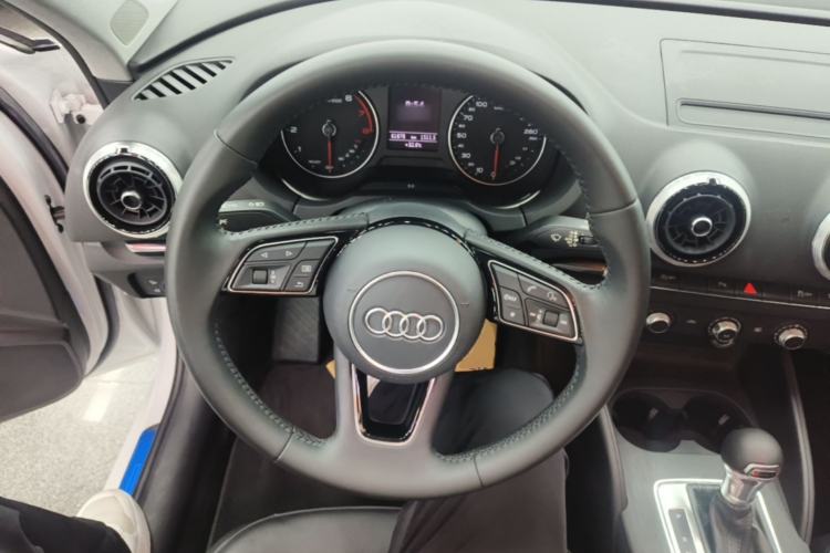 Used Audi A3 2019 Sportback 35 TFSI Fashion Edition China VI Emission Standard Steering Wheel