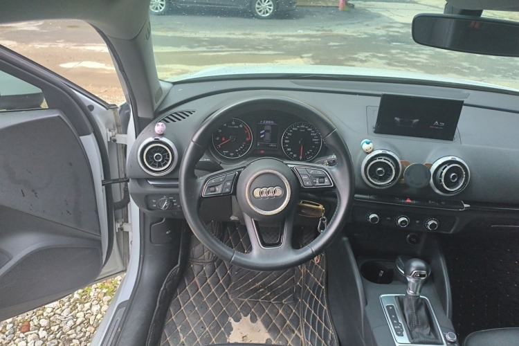 Used Audi A3 2019 Sportback 35 TFSI Fashion Edition China VI Emission Standard Steering Wheel