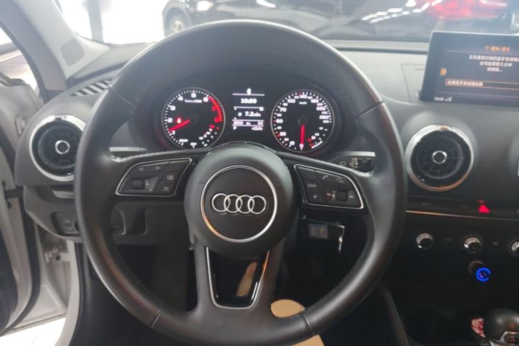 Used Audi A3 2019 Sportback 35 TFSI Fashion Edition China VI Emission Standard Steering Wheel