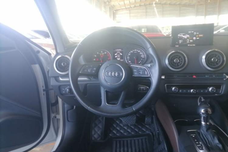 Used Audi A3 2019 Limousine 35 TFSI Style Edition China VI Emission Standard Steering Wheel