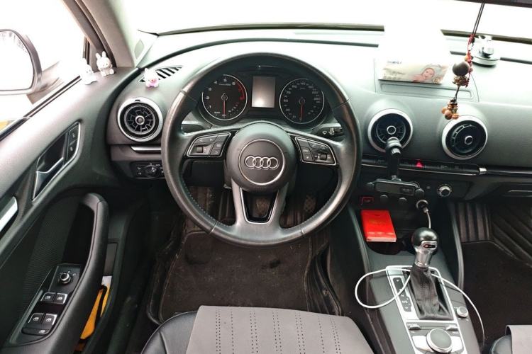 Used Audi A3 2019 Sportback 35 TFSI Fashion Edition China VI Emission Standard Steering Wheel