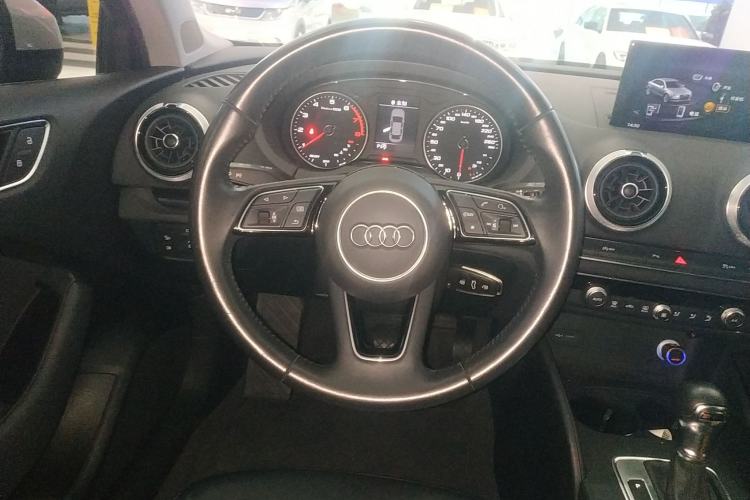 Used Audi A3 2019 Limousine 35 TFSI Fashion Edition China VI Emission Standard Steering Wheel