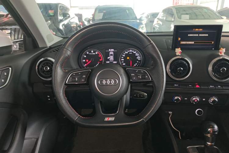 Used Audi A3 2019 Sportback 35 TFSI Fashion Edition China VI Emission Standard Steering Wheel