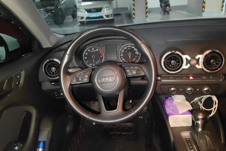 Used Audi A3 2019 Sportback 35 TFSI Fashion Edition China VI Emission Standard Steering Wheel