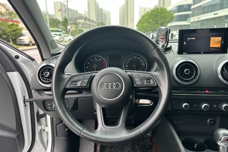 Used Audi A3 2019 Limousine 35 TFSI Fashion Edition China VI Emission Standard Steering Wheel