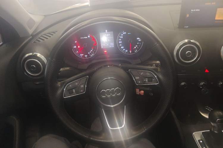Used Audi A3 2019 Limousine 35 TFSI Fashion Edition China VI Emission Standard Steering Wheel