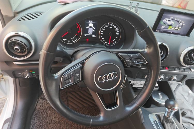 Used Audi A3 2019 Sportback 35 TFSI Fashion Edition China VI Emission Standard Steering Wheel