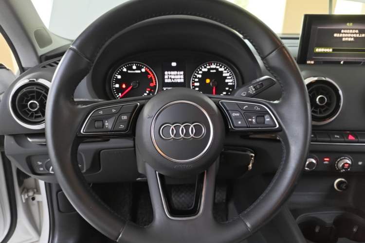 Used Audi A3 2019 Sportback 35 TFSI Fashion Edition China VI Emission Standard Steering Wheel