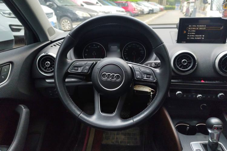 Used Audi A3 2019 Sportback 35 TFSI Style Edition China VI Emission Standard Steering Wheel