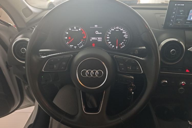 Used Audi A3 2019 Limousine 35 TFSI Fashion Edition China VI Emission Standard Steering Wheel
