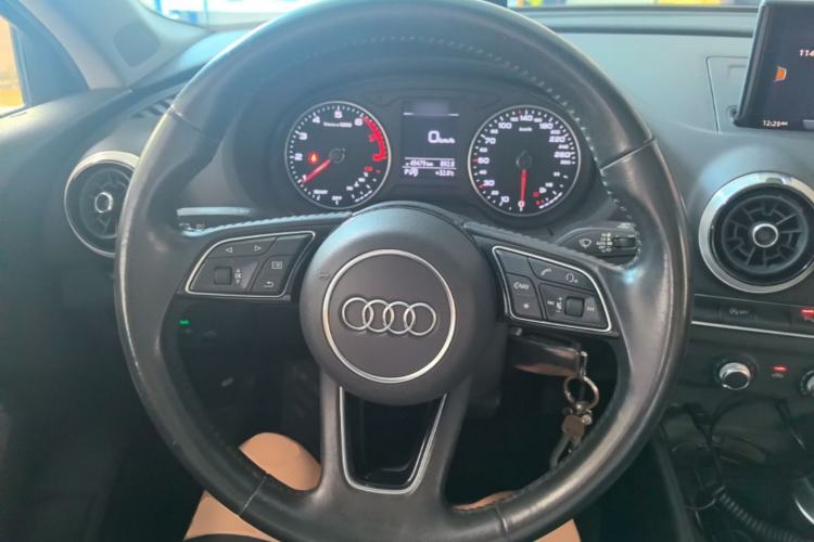 Used Audi A3 2019 Limousine 35 TFSI Fashion Edition China VI Emission Standard Steering Wheel