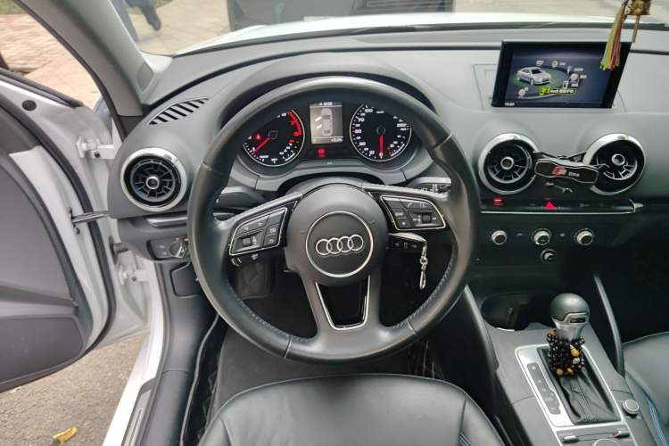 Used Audi A3 2019 Limousine 35 TFSI Fashion Edition China VI Emission Standard Steering Wheel